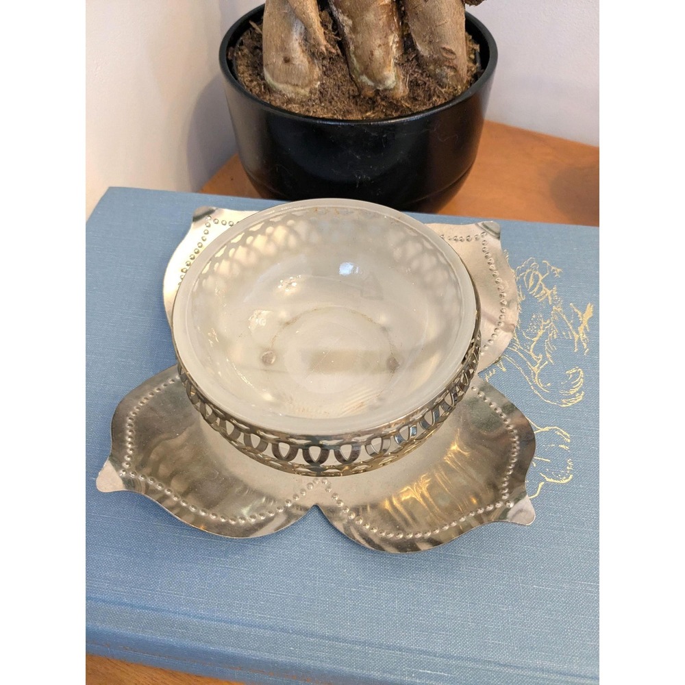 Vintage Glass Candy Dish with Silver Lily Pad Lid – Silver Plated Floral Handle